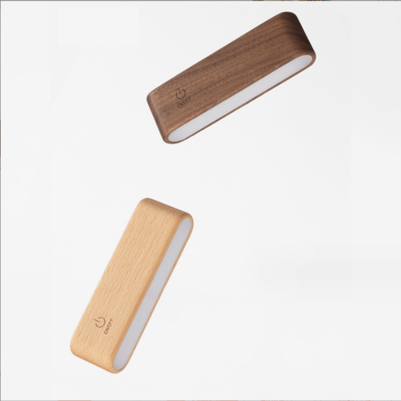 Vegglampe: Oppladbar 360° roterbar leselampe i tre